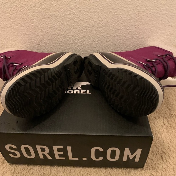 Kids-SOREL Snow boots in GREAT condition. WITH BOX - Picture 10 of 11